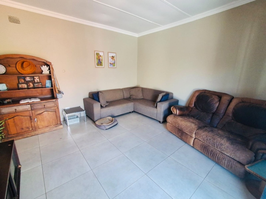 To Let 2 Bedroom Property for Rent in Meerhof North West